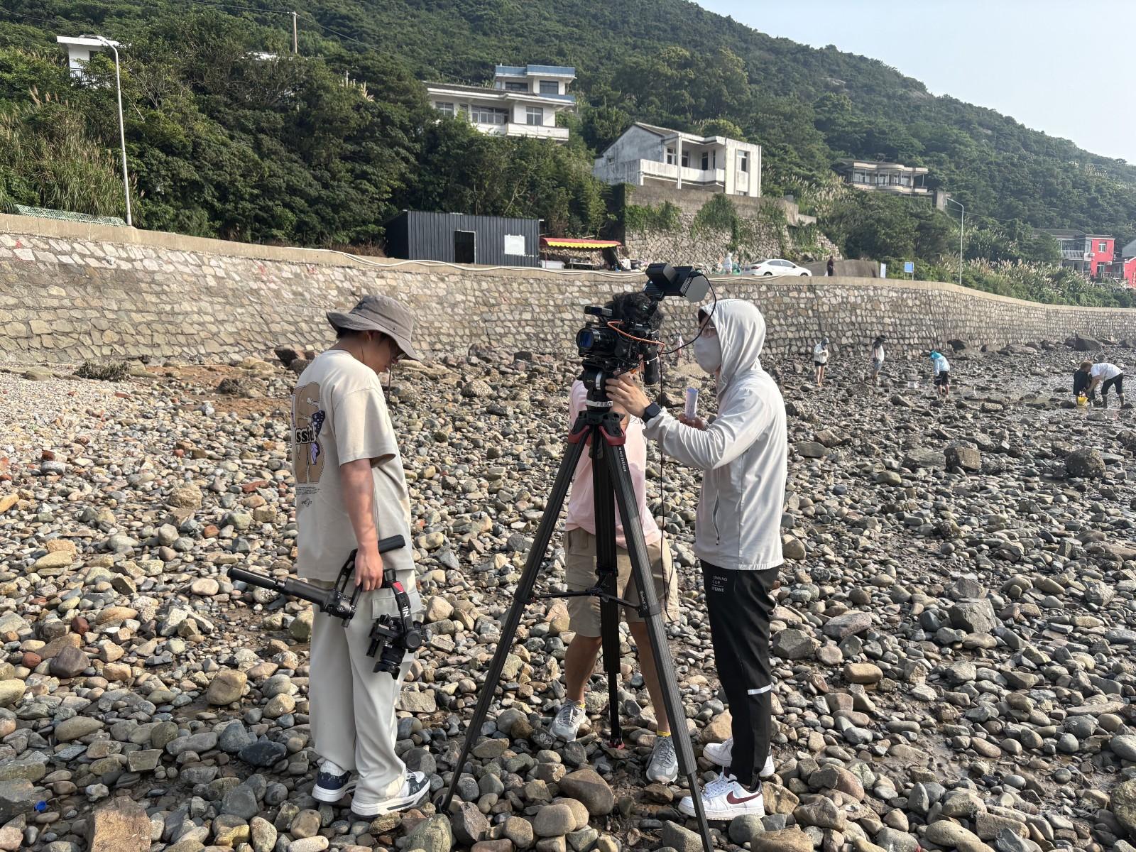 浙江海洋大学“海乡有理”实践团与“乡村文博”实践团走岛下乡,亲身感受“绿水青山就是金山银山”理念在海洋领域的生动实践。2 (2).jpg